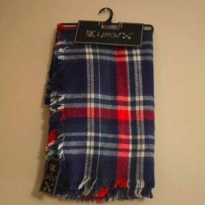 New Twig & Arrow Blue Red Green White Cozy Warm Plaid Scarf Blanket‎ Wrap Shawl